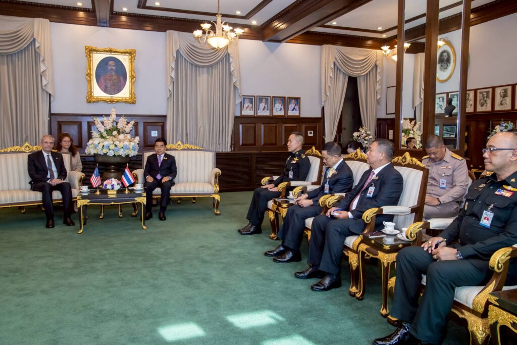 ทูตสหรัฐฯเข้าพบ รมว.กลาโหม หนุนเจรจาหยุดยิง ไทย–กัมพูชา