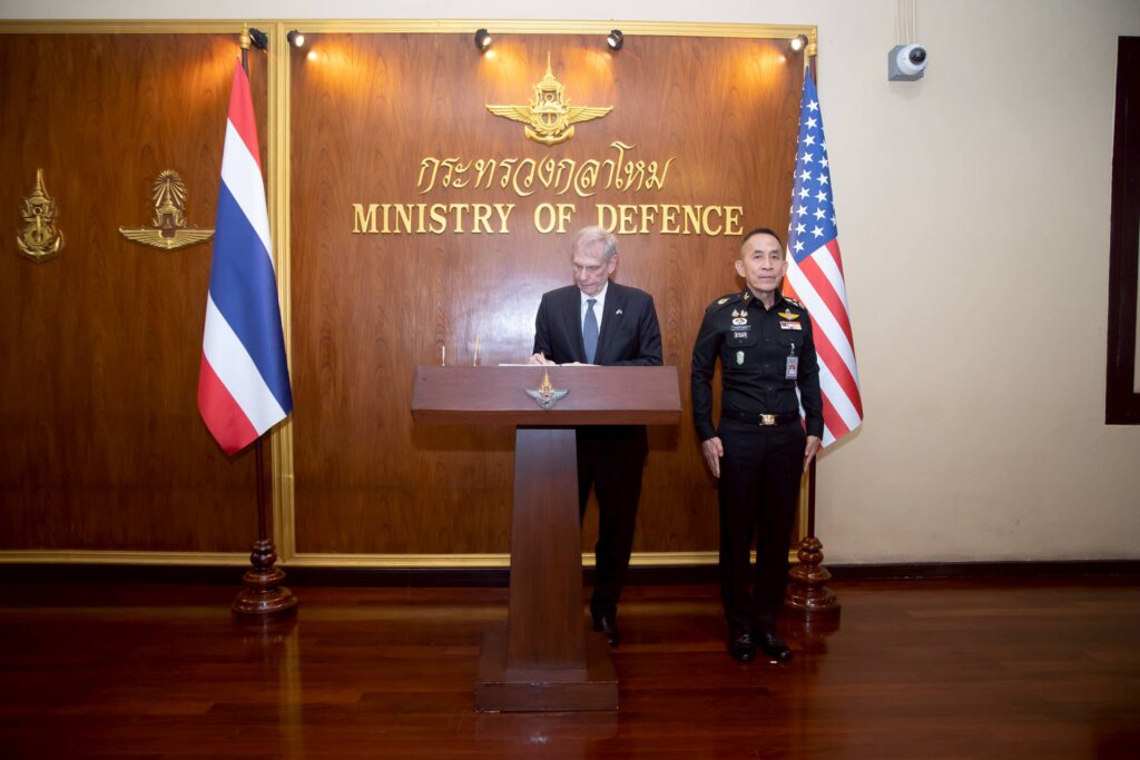 ทูตสหรัฐฯเข้าพบ รมว.กลาโหม หนุนเจรจาหยุดยิง ไทย–กัมพูชา