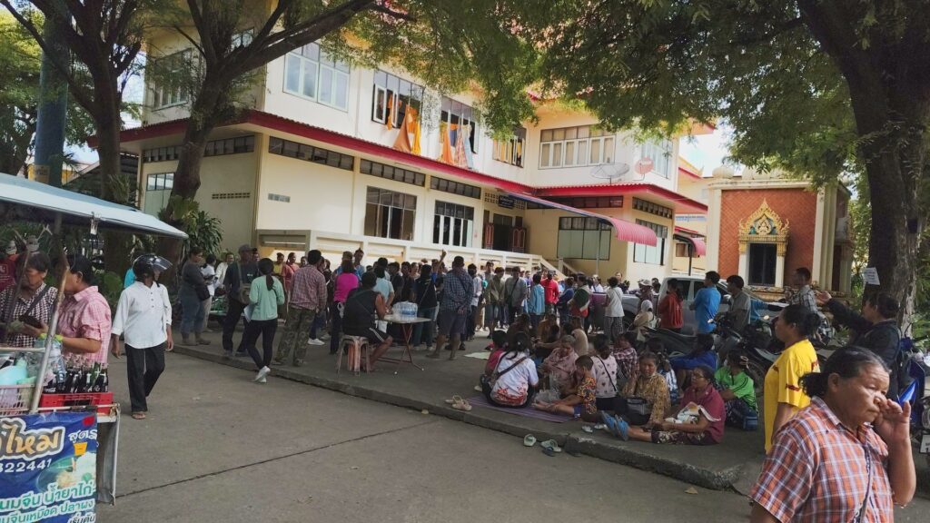 แห่ลงทะเบียนยืนยันตัวตน เตรียมรับสิทธิ์ "คนละครึ่งพลัส"