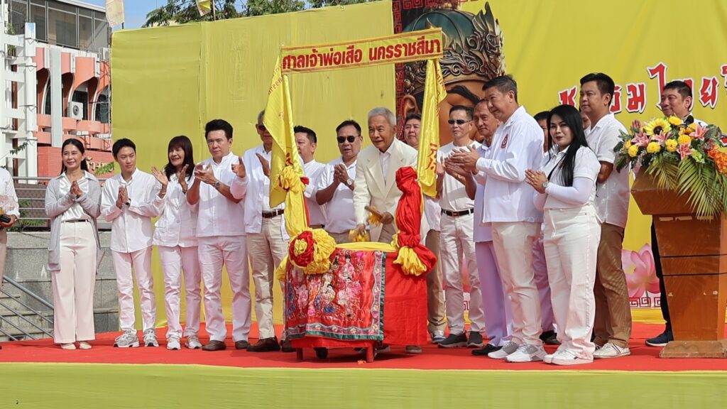 กินเจโคราช แห่รอบเมือง 200 ร่างทรงประทับทรงเทพเจ้า