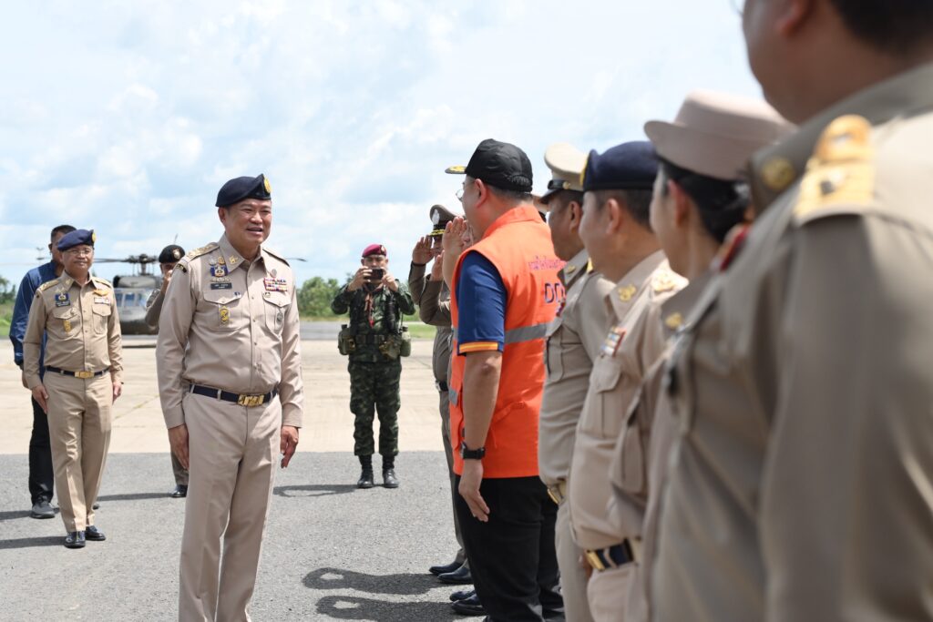 "อนุทิน" พร้อมคณะถึงสุรินทร์ ติดตามเยียวยาชายแดน