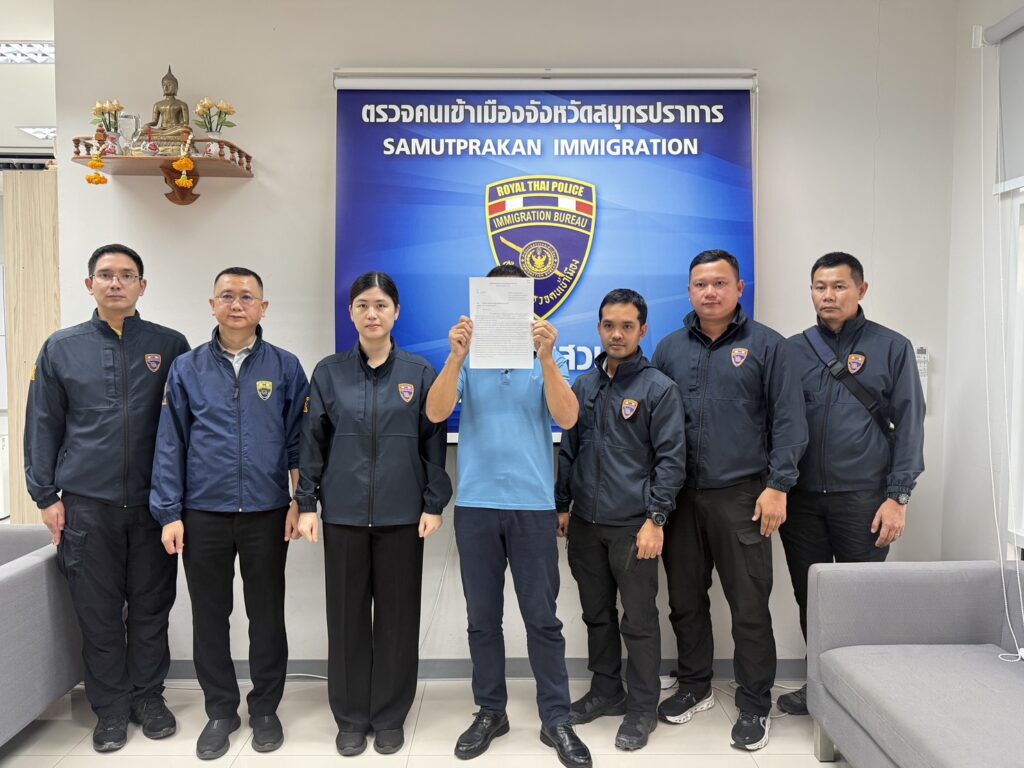 ตม.จับ 2 ผู้ต้องหาชาวจีนหนีคดี เรียกรับสินบน-ฉ้อโกง ซุกไทยฟอกตัว