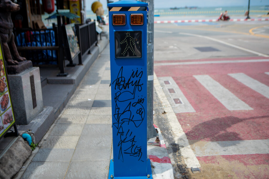 รองนายกพัทยาจี้ตร. เร่งตามมือดีพ่นสีสเปรย์ ทำเสียหายดำเนินคดี