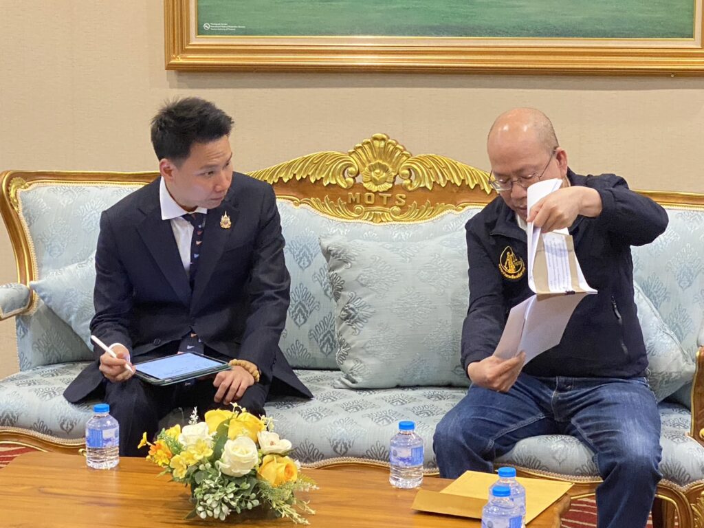 "อัจฉริยะ" นําสามีภรรยาจีนร้อง รมว.ท่องเที่ยวฯ ถูกอุ้มรีดเงิน