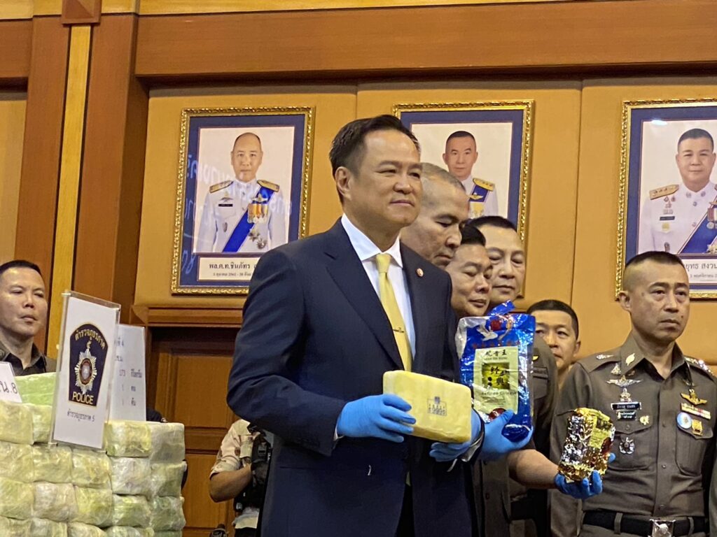  "อนุทิน" นํา ปส. แถลงจับยาบิ๊กล็อต จ่อเสนอครองยาบ้า 1 เม็ด เป็นผู้ค้า