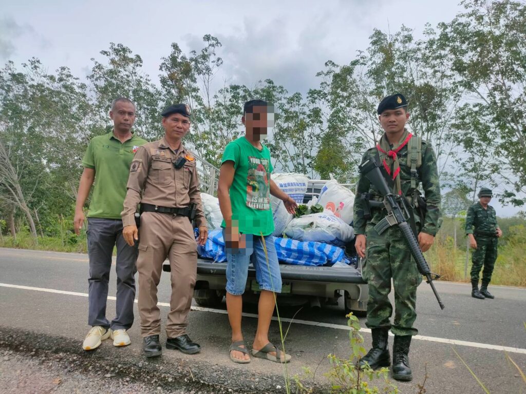 ทหารจับกองทัพมด ขนใบกระท่อมจากมาเลย์ 300 กก.