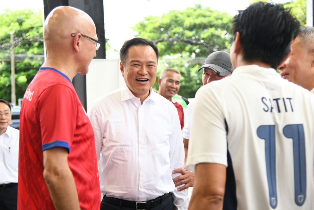 นายกฯ เปิดงานบอลไทย-อังกฤษ ฉลอง 170 ปี-ยินดี "มาร์ค" หวน หน.ปชป.