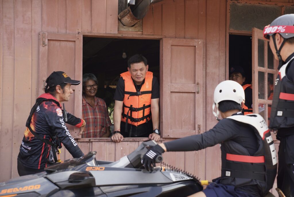 "ดร.เอ้" ลงพื้นที่บางบาล จี้ทบทวนนโยบายพื้นที่รับน้ำ