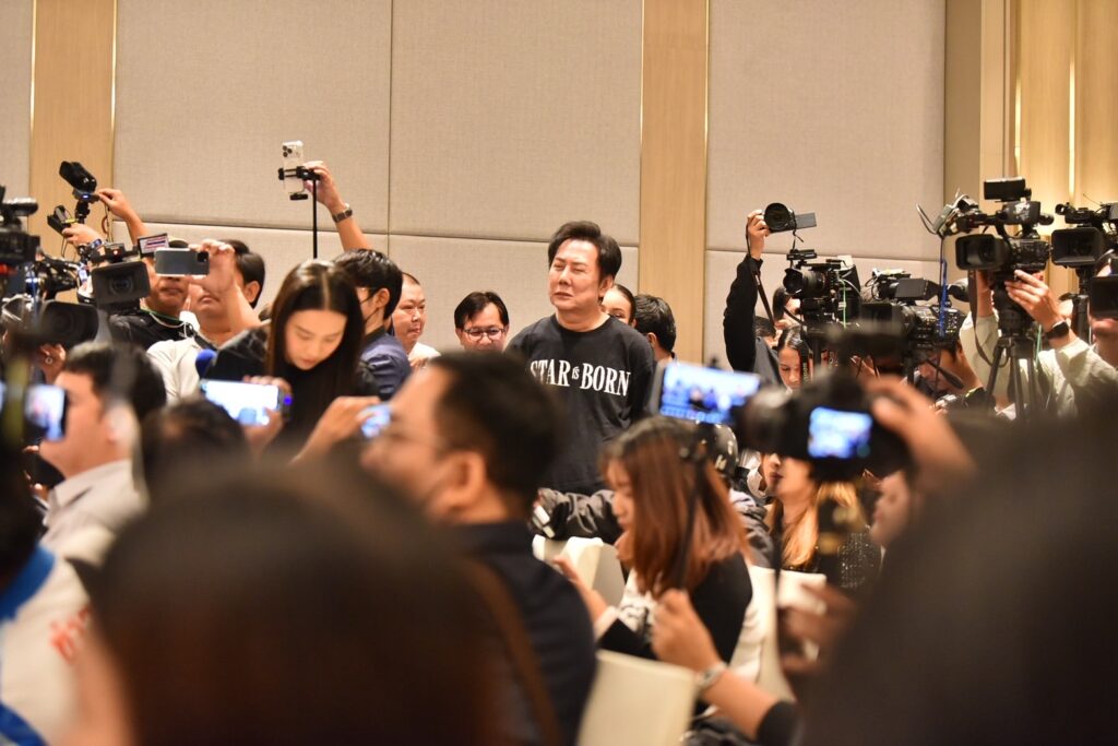 "บอสณวัฒน์" บุกถามเดือด! ขอเงินบริจาคคืน