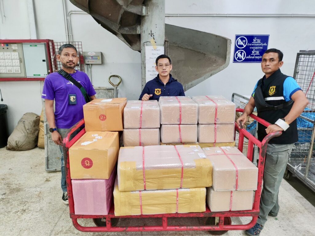 กรมศุลฯภ.4 จับบุหรี่ไฟฟ้า-บุหรี่เถื่อน-บาลากู่ มูลค่า106 ล้านบาท 