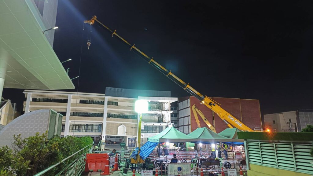 ใช้หุ่นยนต์รื้อ สน.สามเสน ถมทรายเสริมฐานกันดินสไลด์