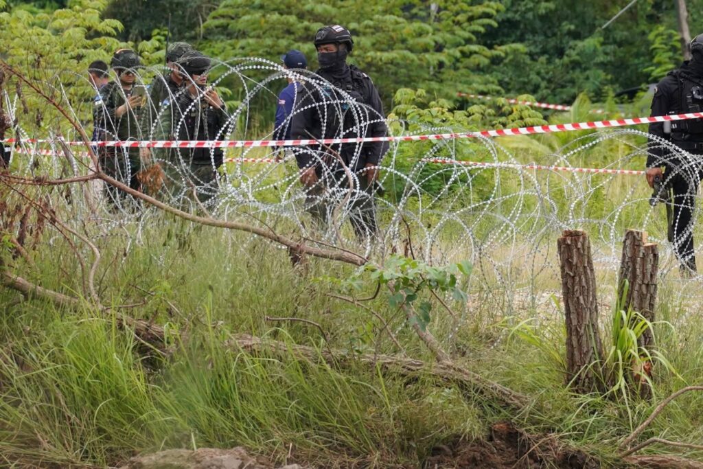 กกล.บูรพา เริ่มเก็บกู้ทุ่นระเบิด บ้านหนองหญ้าแก้วแล้ว