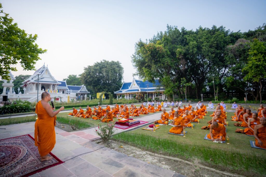 ตร.45 นายอุปสมบทหมู่ ประเทศอินเดีย น้อมอุทิศถวายในหลวง ร.9 