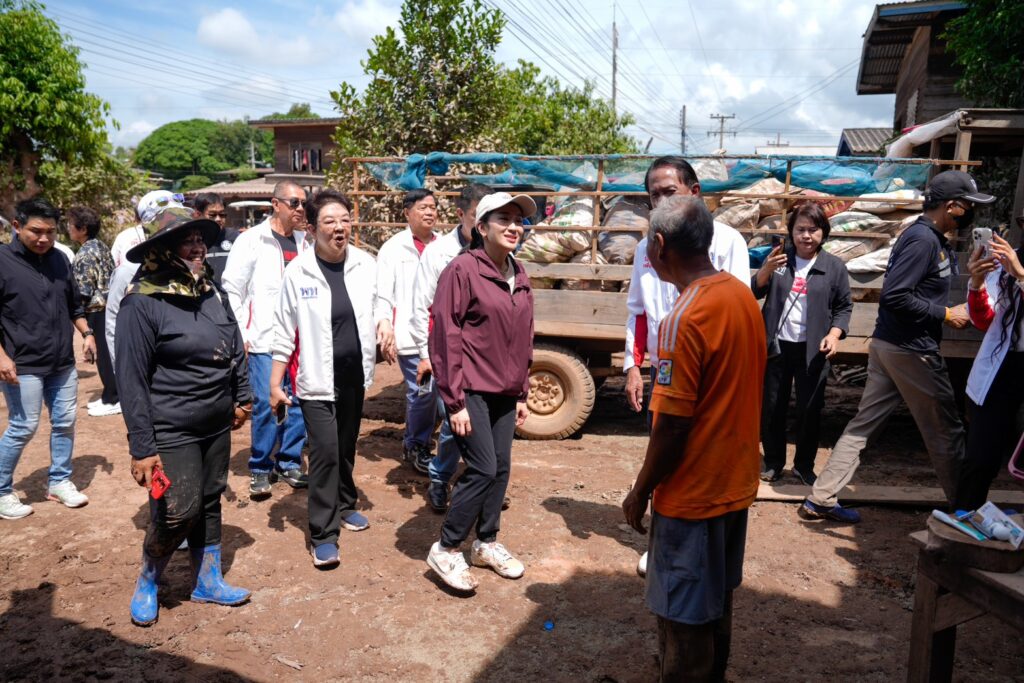 "แพทองธาร" บอกลงพื้นที่อบอุ่นเสมอ แม้หลุดตำแหน่งนายกฯ