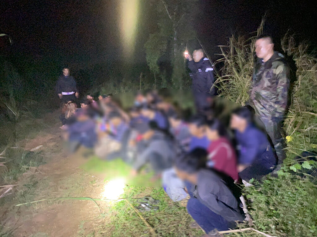 รวบ 22 แรงงานเขมร ลักลอบเข้าเมือง หวังไปทำก่อสร้างที่ชลบุรี 