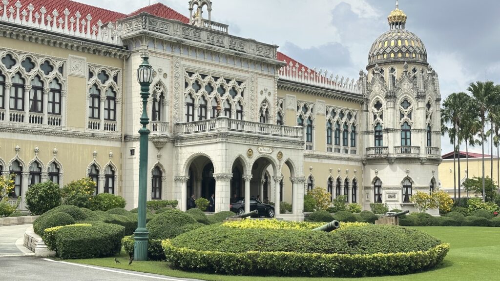 ครม.สายมู เปลี่ยนฉัตรทอง 7 ชั้น ครอบองค์นรสิงห์