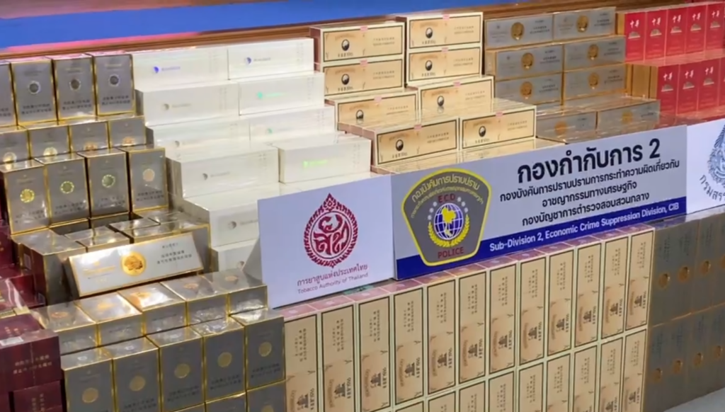 รวบจีนเทา! ลอบขายบุหรี่จีนเถื่อนออนไลน์ สร้างห้องลับใต้ดินซุกของกลาง