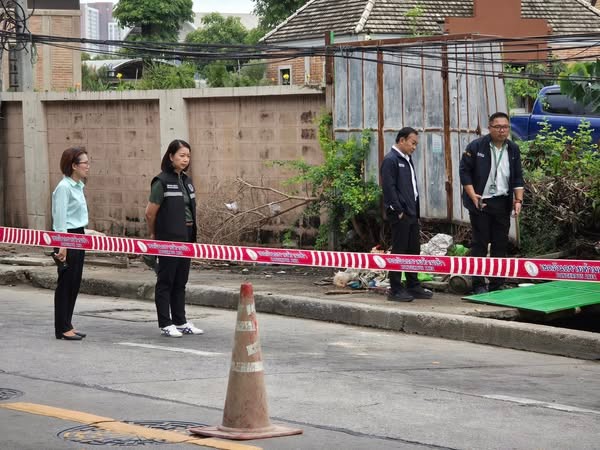 เขตบางคอแหลม ตรวจสอบเหตุถนนทรุดตัว บริเวณด้านหน้าการไฟฟ้ายานนาวา
