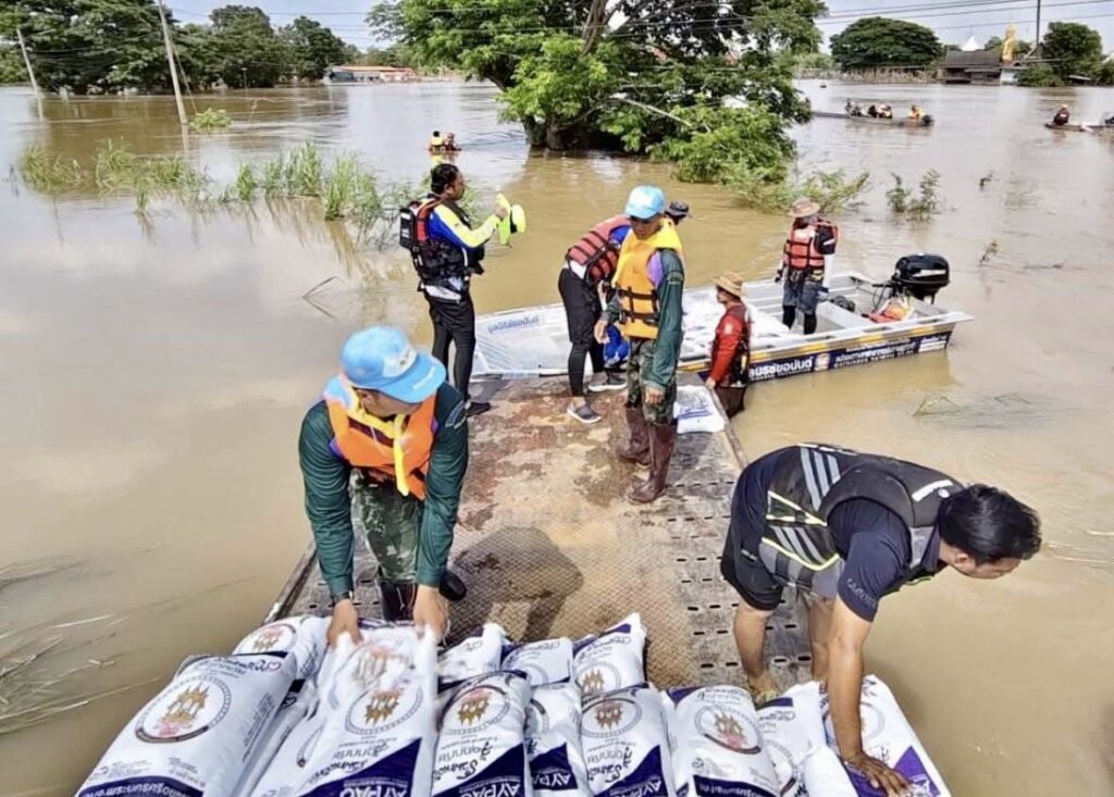 ทภ.1 ระดมสรรพกำลัง ช่วยผู้ประสบภัยน้ำท่วมอยุธยา