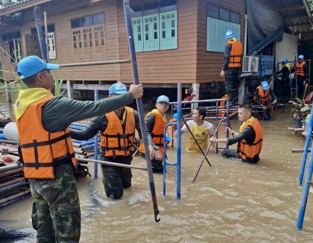 ทภ.1 ระดมสรรพกำลัง ช่วยผู้ประสบภัยน้ำท่วมอยุธยา
