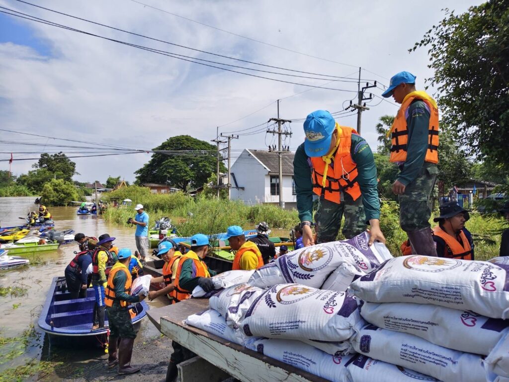 ทภ.1 ระดมสรรพกำลัง ช่วยผู้ประสบภัยน้ำท่วมอยุธยา