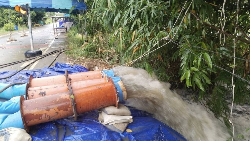 ปภ.รายงาน ยังมีน้ำท่วม 15 จังหวัด เร่งช่วยเหลือเต็มที่