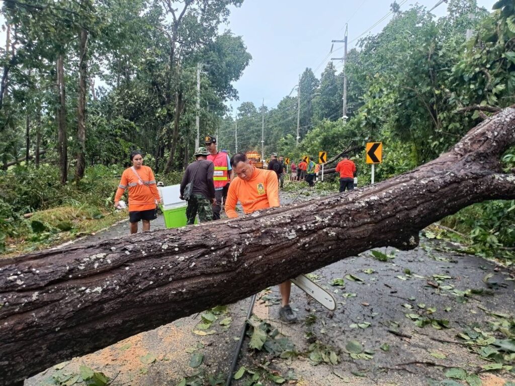 ปภ.รายงาน ยังมีน้ำท่วม 15 จังหวัด เร่งช่วยเหลือเต็มที่