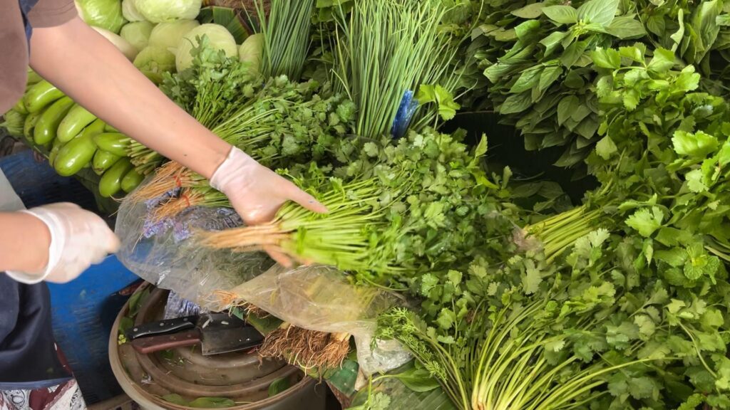 ขอนแก่นผักชีราคาพุ่ง กก.250บ. - คึ่นช่าย กก.120บ.