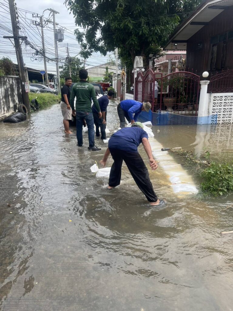 ปทุมธานีวิกฤต ปภ.เตือนเพิ่มระบายน้ำชาวบ้านผวาซ้ำรอยปี 54