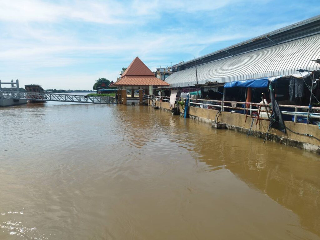 ปทุมธานีวิกฤต ปภ.เตือนเพิ่มระบายน้ำชาวบ้านผวาซ้ำรอยปี 54