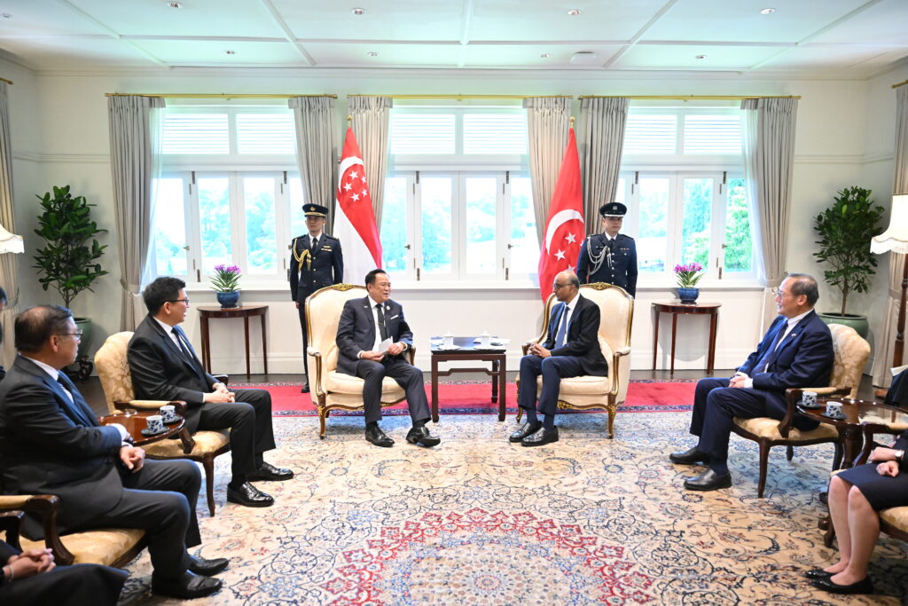 "อนุทิน" เข้าเยี่ยมคารวะประธานาธิบดีสิงคโปร์ ย้ำเป็นมิตรใกล้ชิด