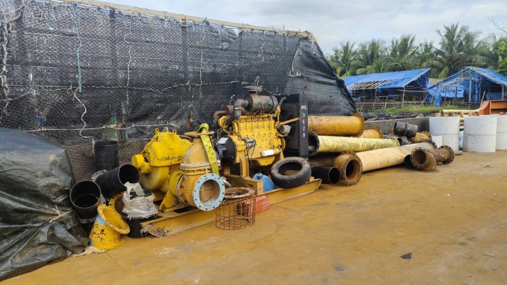 ชป.ส่งเครื่องสูบน้ำ ช่วยน้ำท่วมชุมชนชาวเลเกาะหลีเป๊ะ 