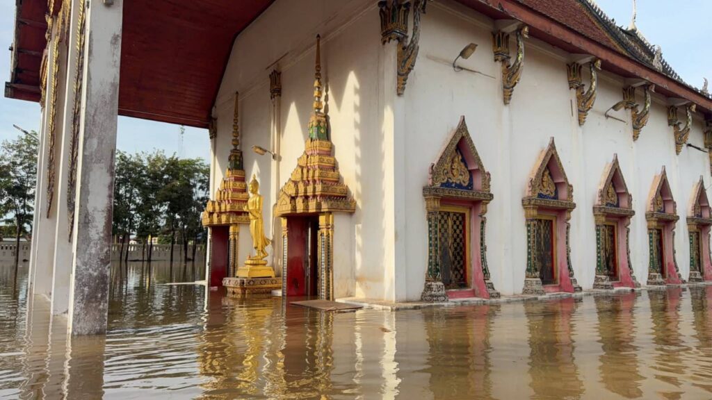 น้ำท่วมบายพาสสุโขทัย-ตาก ต้องปิดการจราจร