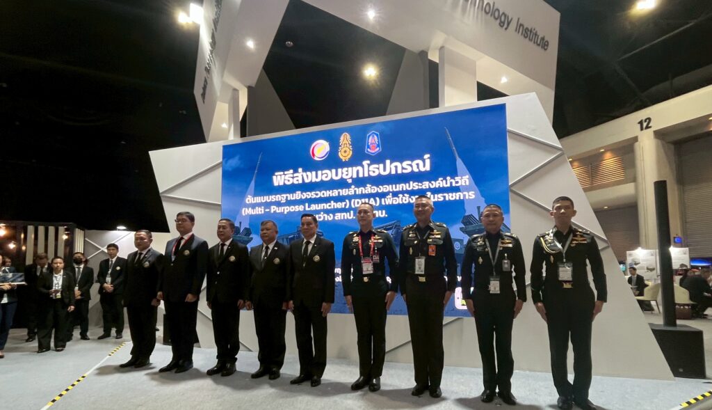 ทบ.รับมอบ "จรวดหลายลำกล้องDTI-1G-รถยิงจรวด" ปกป้องชายแดน 