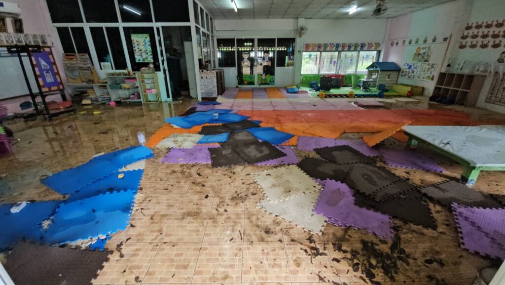 "บิ๊กแจ๊ส" คุม กู้สถานการณ์ น้ำเจ้าพระยาทะลักท่วมได้แล้ว