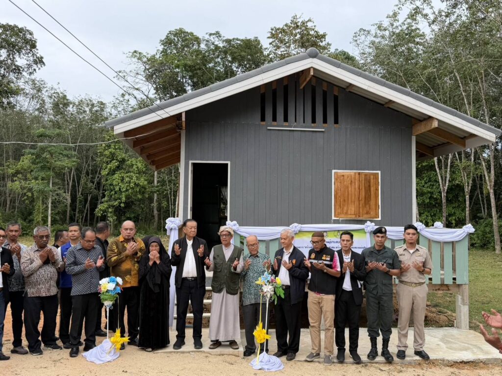  ปธ.รัฐสภา มอบบ้านให้ผู้ยากไร้ในพื้นที่ นราธิวาส–ยะลา