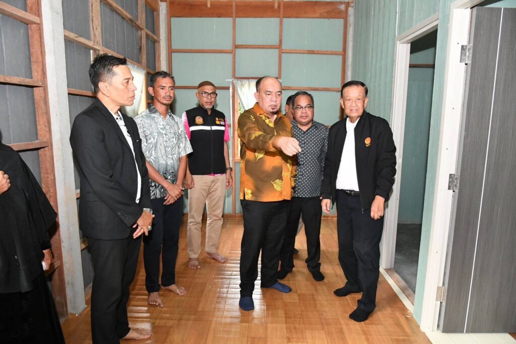  ปธ.รัฐสภา มอบบ้านให้ผู้ยากไร้ในพื้นที่ นราธิวาส–ยะลา