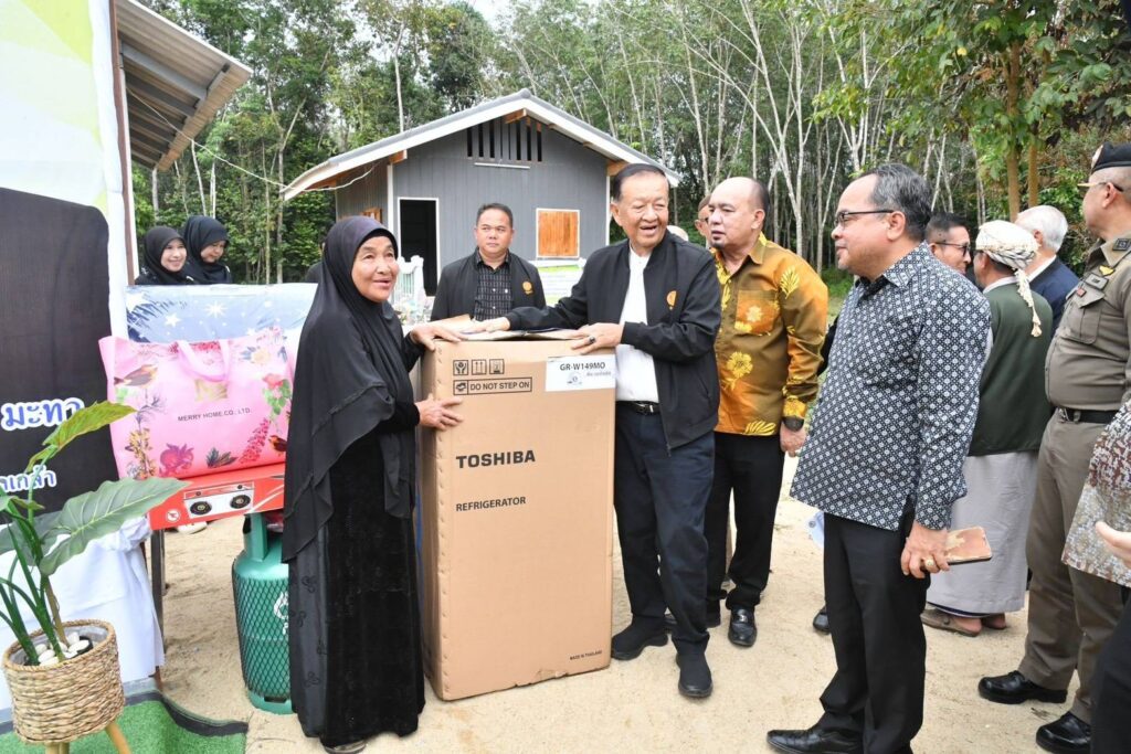  ปธ.รัฐสภา มอบบ้านให้ผู้ยากไร้ในพื้นที่ นราธิวาส–ยะลา