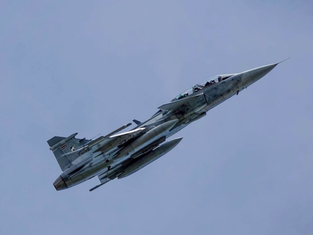 กองทัพอากาศพร้อมมาก! เปิดภาพฝึกซ้อมใหญ่ นักรบทางอากาศ