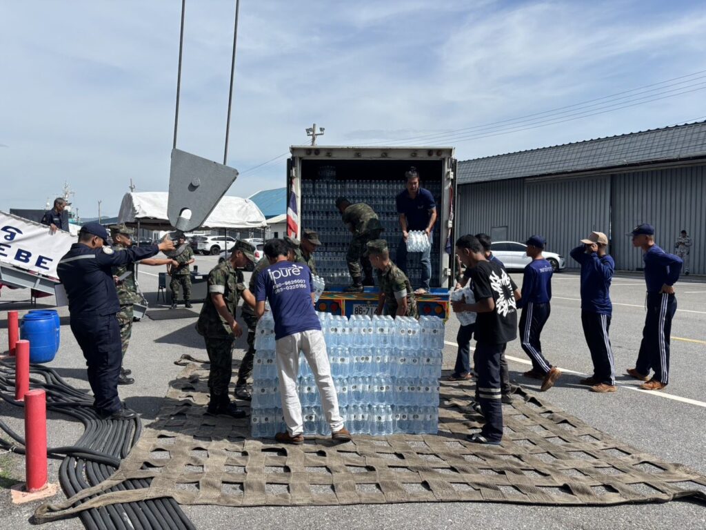 ทร.ระดมสรรพกำลัง กู้ภัยขนาดใหญ่ ช่วยน้ำท่วมใต้