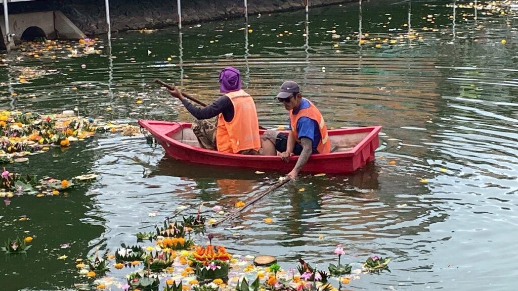 เทศบาลนครโคราช เร่งเก็บกระทง พบมีจำนวนน้อยลง 