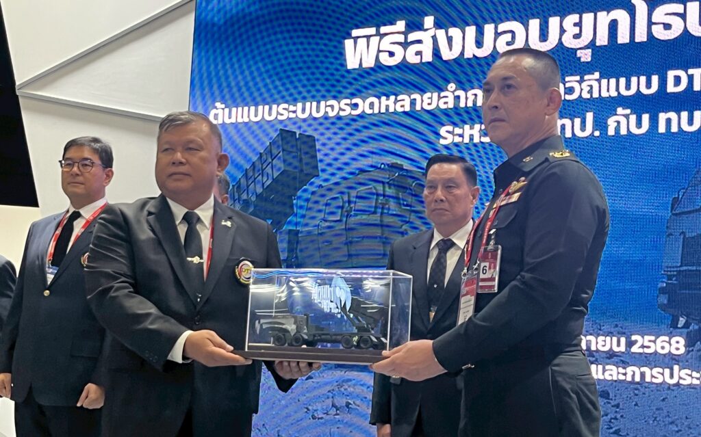 ทบ.รับมอบ "จรวดหลายลำกล้องDTI-1G-รถยิงจรวด" ปกป้องชายแดน 