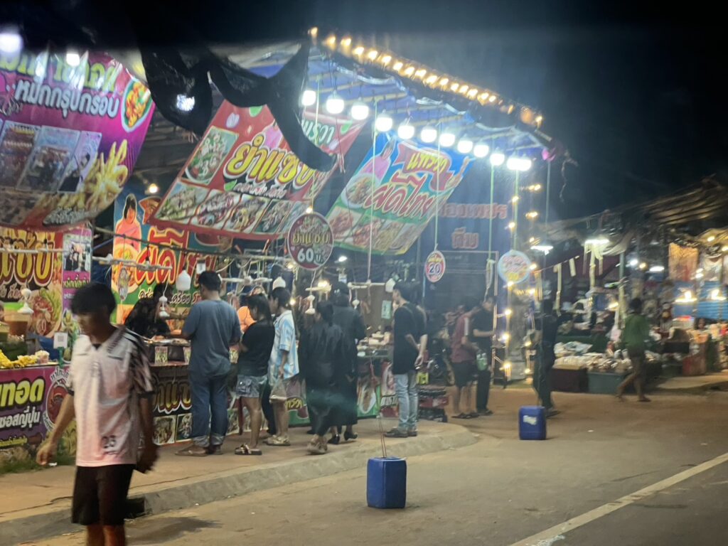 ศรีสะเกษ ดราม่างานลอยกระทง!! ชาวบ้าน ค้านจัดคอนเสิร์ต