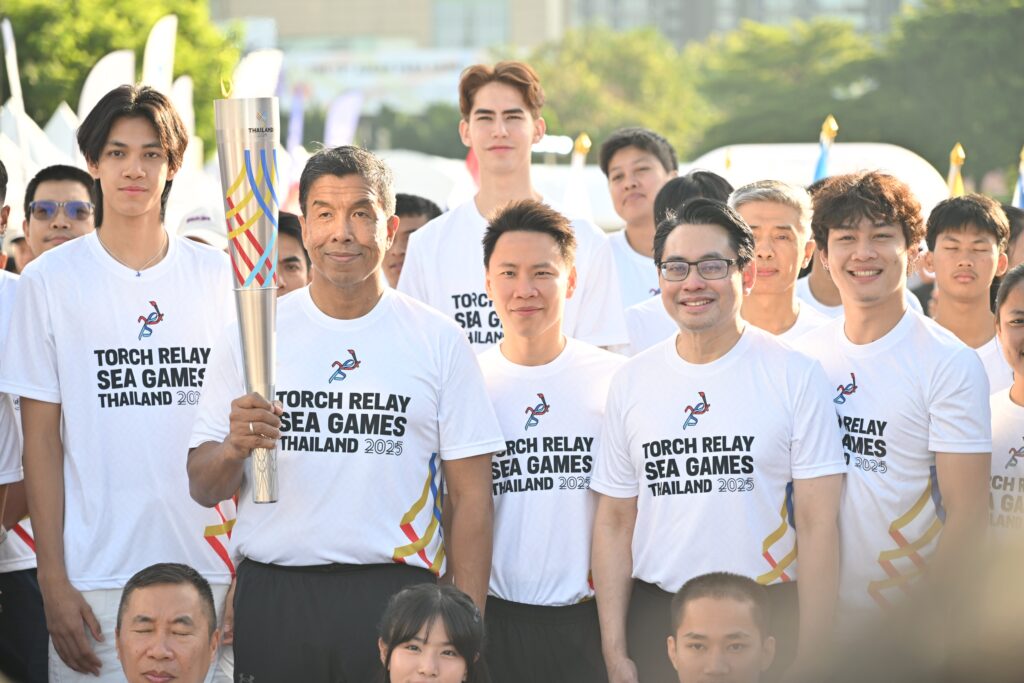 "ผู้ว่าฯ ชัชชาติ" อัญเชิญไฟพระฤกษ์ ซีเกมส์ - อาเซียนพาราเกมส์