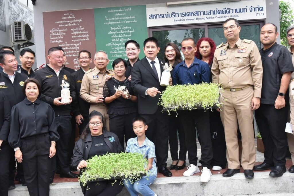 "ธรรมนัส–อัครา" ลุยปากเกร็ด แจกบ้านมั่นคง ลั่น "รักคนฐานราก"