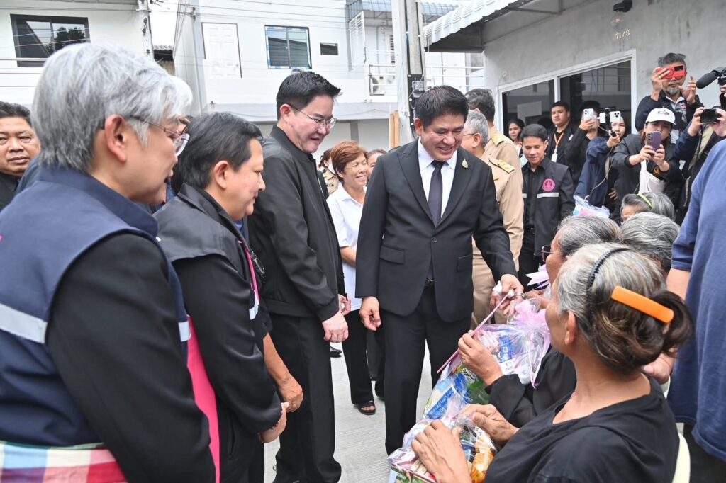 "ธรรมนัส–อัครา" ลุยปากเกร็ด แจกบ้านมั่นคง ลั่น "รักคนฐานราก"