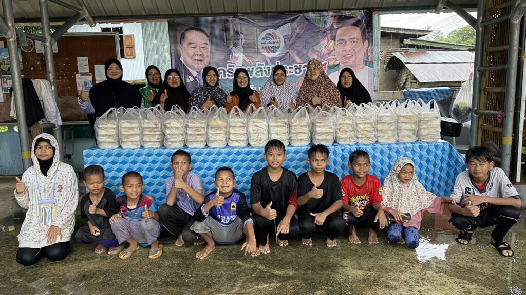 “บิ๊กป้อม” สั่งทีมงานลงพื้นที่ ตั้งครัว พปชร. เร่งช่วยน้ำท่วมใต้