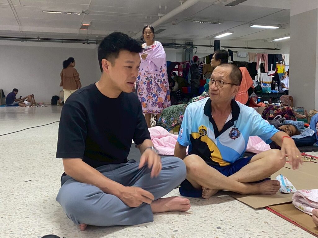 "ณัฐพงษ์" ลุยหาดใหญ่ ห่วงประชาชนตกค้าง ขาดสื่อสารทำสับสน