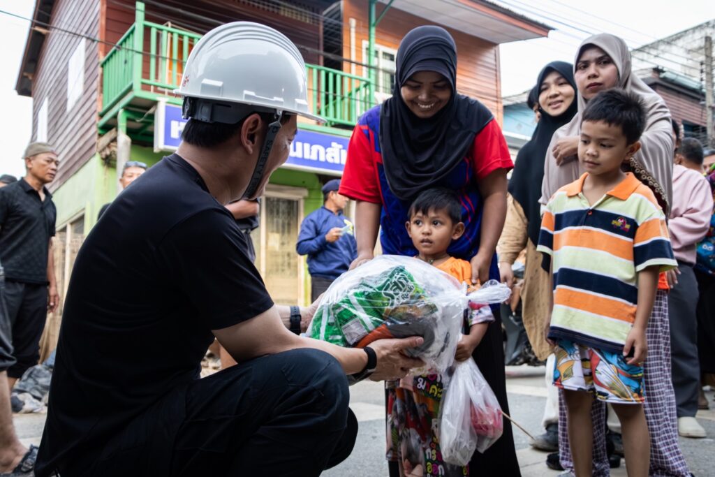 “คาราวานไทยก้าวใหม่” ให้กำลังใจชาวหาดใหญ่ แนะรัฐเร่งจัดการขยะ