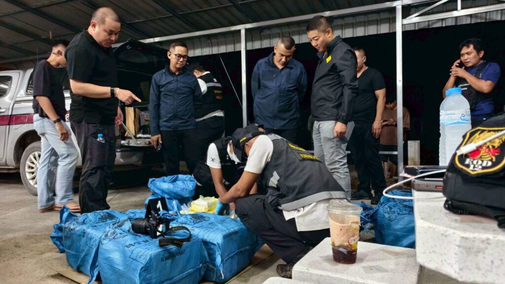 191 ตามรวบจับ 2 สาวขนยาบ้า 10 ล้านเม็ด ซุกกองข้าวโพดตบตา จนท.